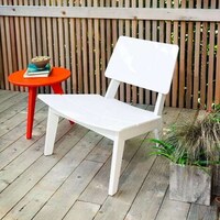 Drink-Holding Outdoor Lounge Chairs Image 5