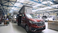 Capacious Pop-Top Camper Vans Image 8