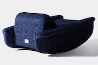 Soothing Boat-Like Lounge Chairs Image 4
