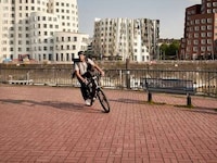 Long-Range Electric Bikes Image 2
