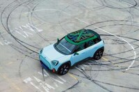 Spaceship-Like Mini Sedans Image 5