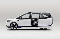 Capaciously Compact Robotaxis Image 1