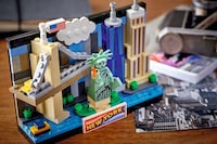 City-Focused Postcard Sets Image 3