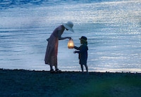Collapsible Emergency-Ready Lanterns Image 2