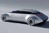 Contoured Limousine-Like Supercars Image 2