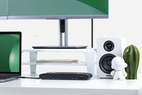 Laptop Display Connectivity Hubs