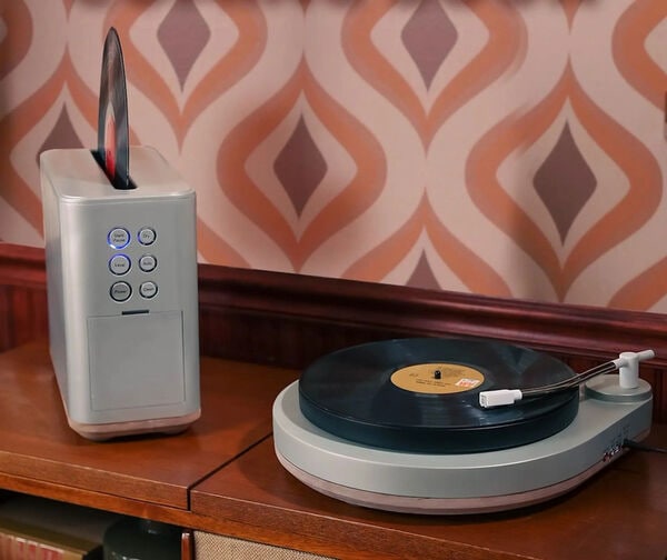 Vinyl-Cleaning Devices