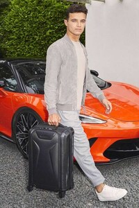 Documentary-Themed Luggage Campaigns Image 2
