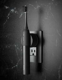Magnetic Charging Tooth Brushes Image 5