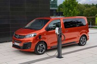 Pop-Up Electric Camper Vans Image 8