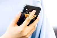 Anime-Inspired Ring Phone Holders Image 3