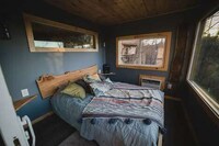 Cliffside-Attached Rental Cabins Image 8