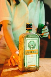 Temperature-Reactive Liqueur Bottles Image 1