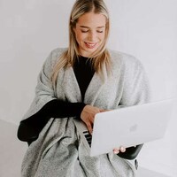 Chair-Shaped Blanket Sweaters Image 2
