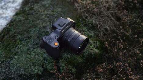 Ultra-High Res Mirrorless Cameras