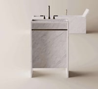 Museum-Like Bathroom Fixtures Image 2