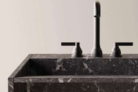 Museum-Like Bathroom Fixtures Image 3