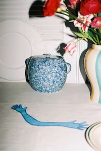 Vibrant Artisanal Tableware Image 4
