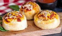 Marinara-Filled Pizza Rolls Image 1