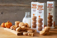 Seasonal Pumpkin Sandwich Cookies Image 1