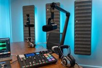 Creator-Oriented Microphone Lamps Image 2