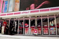 Dating App-Themed Store Experiences Image 2