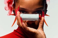 Avant-Garde Ergonomic Earbuds Image 2