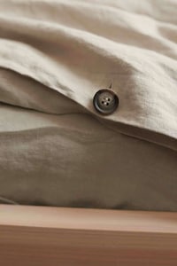 Minimalist Linen Bedding Image 3
