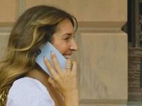 Self-Cleaning Smartphone Cases Image 1