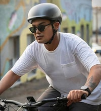 Crash-Detecting Commuter Helmets Image 1