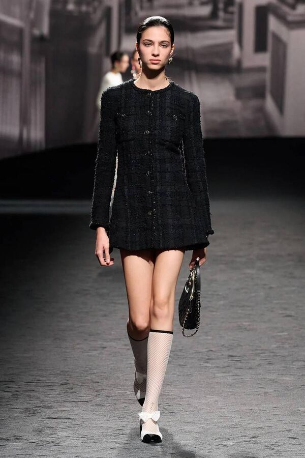 CHANEL Tweed: The Iconic Textile Takes the Stage on 2022 Fall