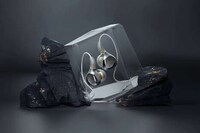 Luxurious Jewelry-Like Headphones Image 2