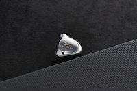 Luxurious Jewelry-Like Headphones Image 7