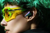 Triangular Desktop Gamer Earbuds Image 1
