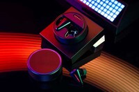 Triangular Desktop Gamer Earbuds Image 4
