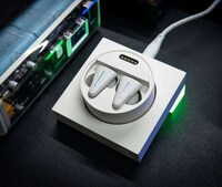 Triangular Desktop Gamer Earbuds Image 6
