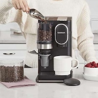 Grinder-Equipped Coffee Makers Image 4