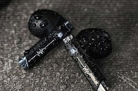 Sci-Fi-Inspired Earbuds Image 6