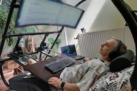 Relaxed Reclining Workstations Image 4