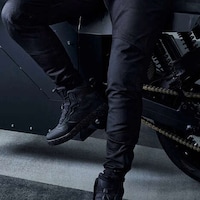 Angular Futuristic Electric Motorcycles Image 7