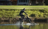 Aircraft-Like Hydrofoil Bikes Image 2