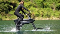 Aircraft-Like Hydrofoil Bikes Image 5