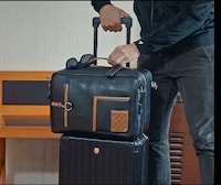 18-Pocket Travel Bags Image 7