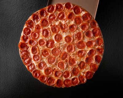 Celebrity-Branded Pizza Dishes