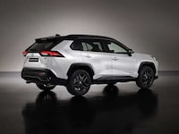 Sporty Contrasting SUV Models Image 2
