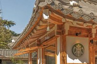 Traditionally Designed QSR Cafes Image 3