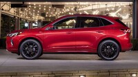 Well-Equipped PHEV SUVs Image 6