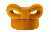 Curvaceous Ribbon-Like Armchairs Image 2