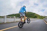 Comfortable Long-Range Electric Bikes Image 8