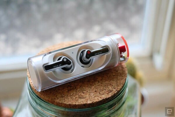 Lipstick-Inspired Wireless Earbuds
